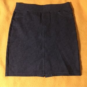 Pull on gray stretch skirt